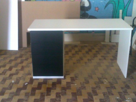 Bancada para TV e notbook com quatro gavetas 